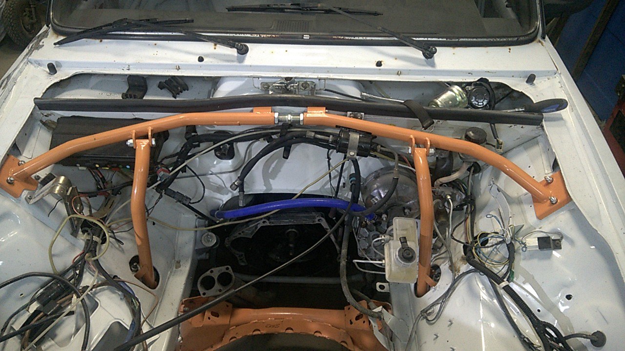 Растяжка передних стоек "GTS tech" для а/м ВАЗ 2101-07  с опорами (регулируемая) 8V 16 V